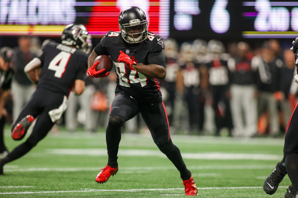 Jan 8, 2023; Atlanta, Georgia, USA; Atlanta Falcons running back Cordarrelle Patterson (84) runs the ball against the Tampa Bay Buccaneers in the second half at Mercedes-Benz Stadium.